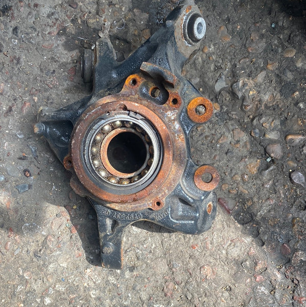 6792537       Bmw 3 series 2015 f30  passenger side rear Wheel Hub