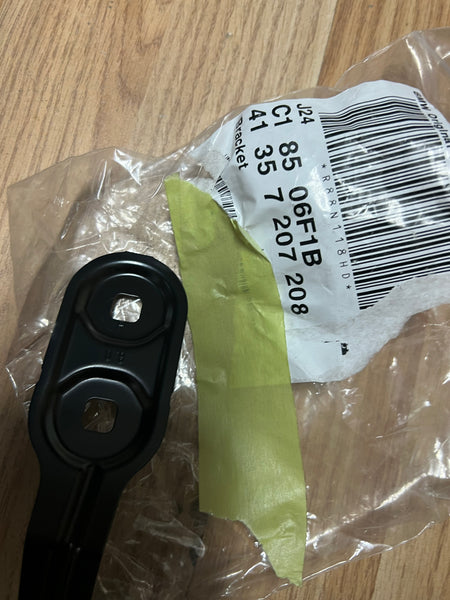 41357207208     BMW 5 series 2016 f10 528i Driver side wing bracket   7207208  NEW BMW 5' SERIES F10 F10 F11 SIDE PROTECTION BRACKET FRONT RIGHT