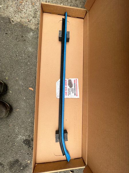 51337393414      BMW X3 2021  GO 1  Shaft cover driver side front door  7393414