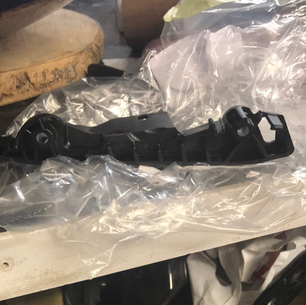 7385349 BMW g30/31 front bumper guide
