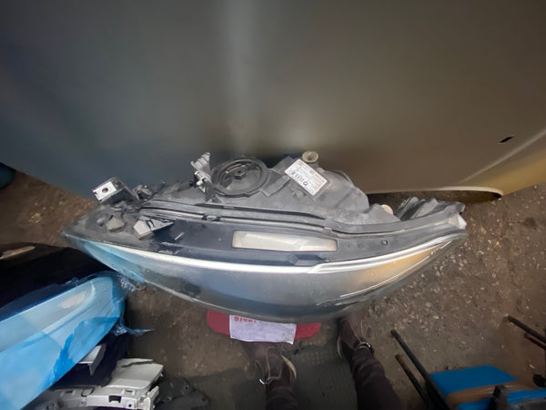 7358393-09 BMW 1 Series 2015 F20 passenger Side Headlight