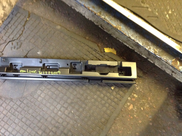 51777301942 Bmw 2 f46 rear right centre mount rail bracket 2016