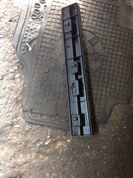 51777301940- Bmw 2 f45,f46 right mount strip panel 2016