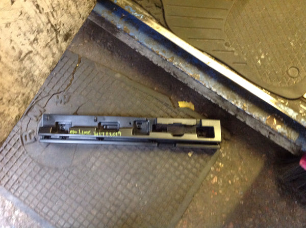 51777301942 Bmw 2 f46 rear right centre mount rail bracket 2016